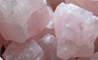 Découvrez la beauté et l’énergie du quartz rose